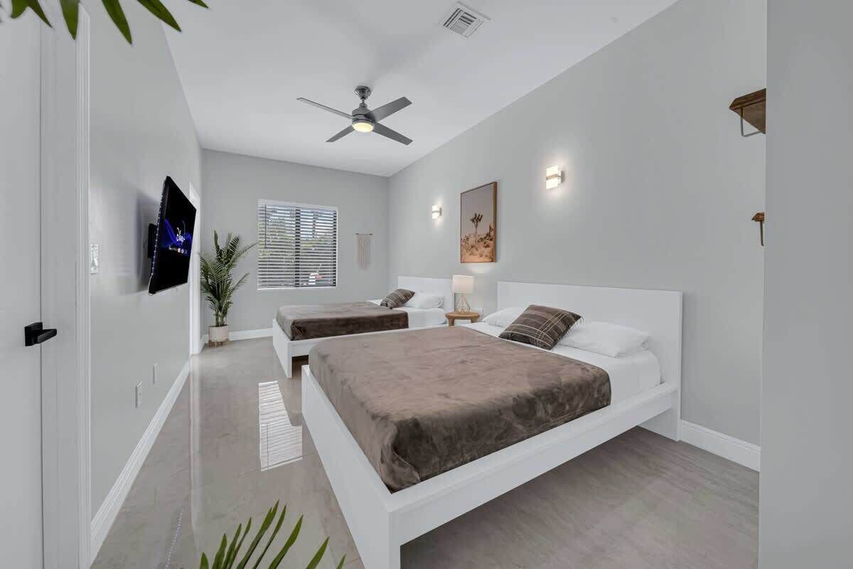 4 Schlafzimmer, Schreibtisch, Bügeleisen/Bügelbrett, Reisekinderbett