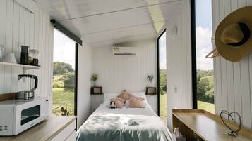 1 bedroom, bed sheets