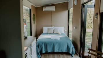 1 bedroom, bed sheets