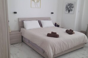1 habitación, tabla de planchar con plancha, wifi gratis y ropa de cama