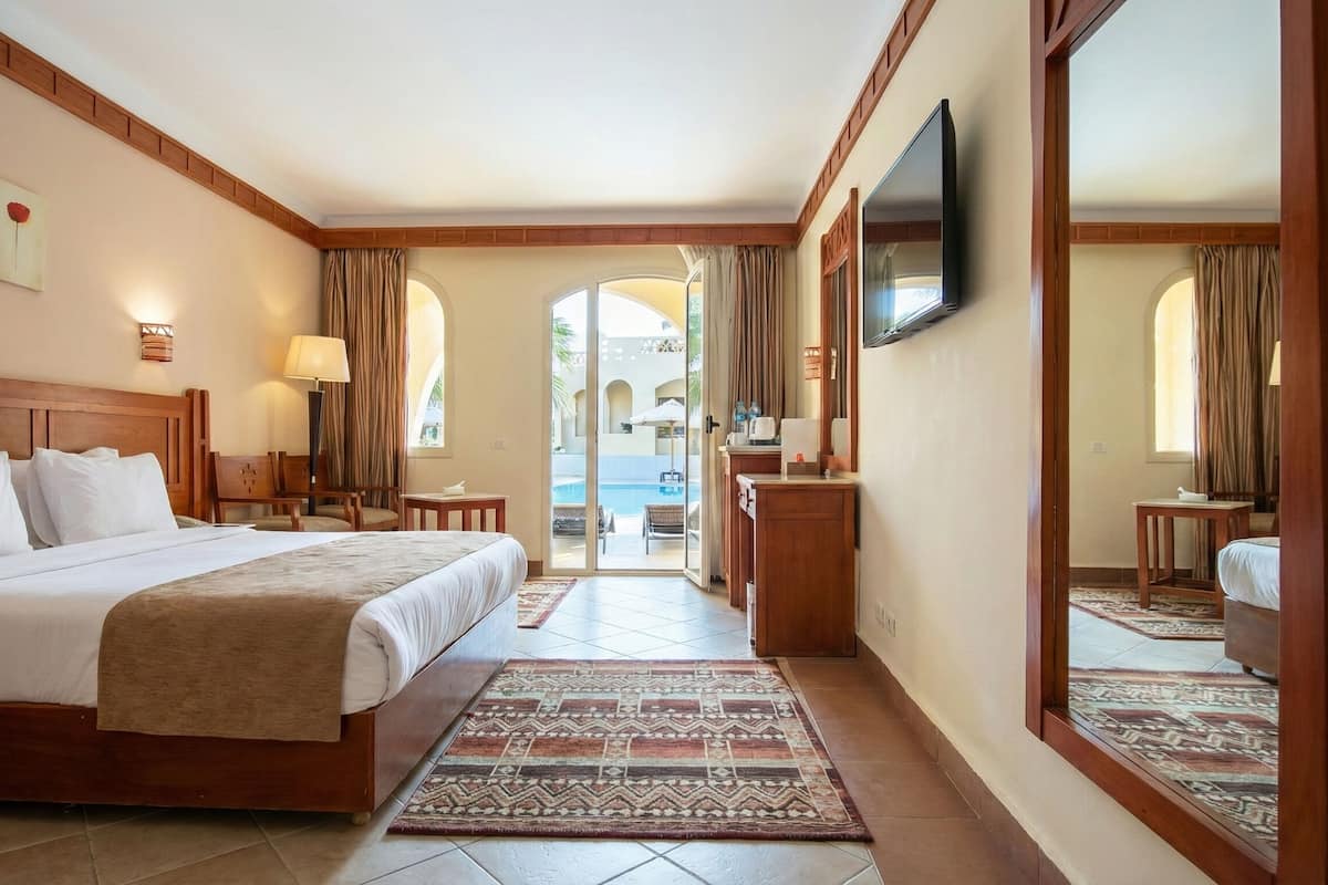 Honeymooner's - Romance Swim UP