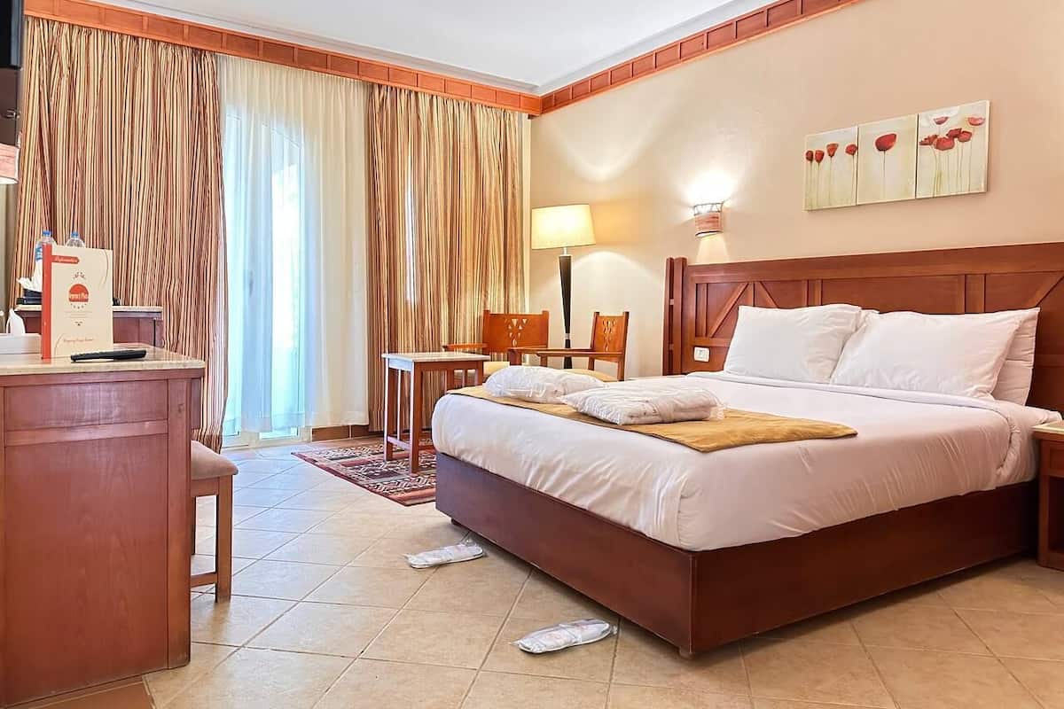Honeymooner's Room with Pool View (Ultra All Inclusive) | Hypo-allergenic bedding, down comforters, minibar, in-room safe