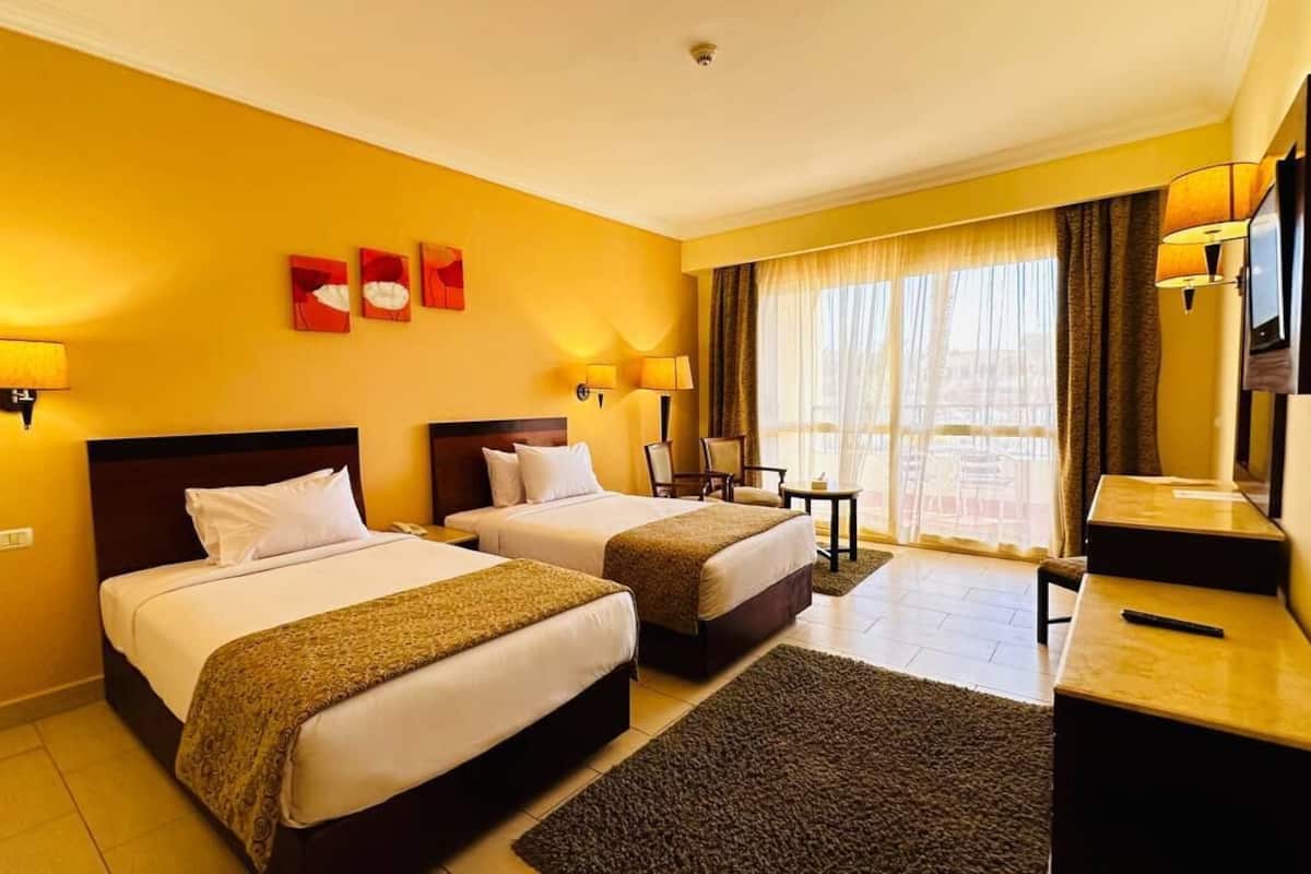 Hypo-allergenic bedding, down comforters, minibar, in-room safe