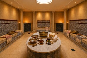 Een Turks bad/hammam, lichaamsbehandelingen, hotstone-massages