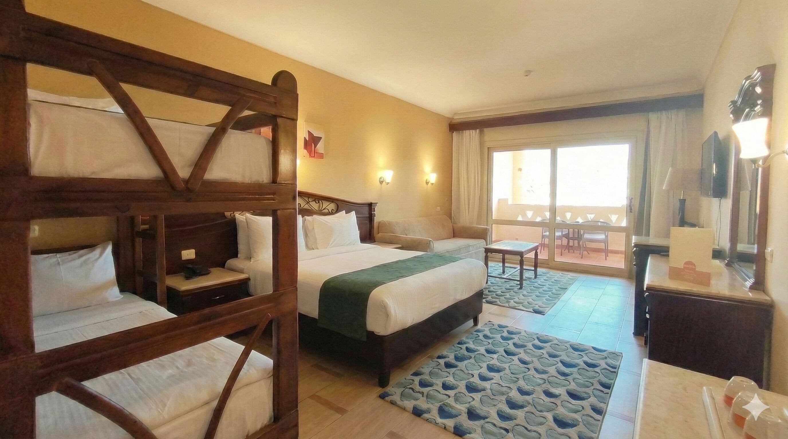 Chambre Familiale | Literie hypoallergénique, couette en duvet d'oie, minibar