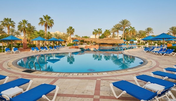 6 outdoor pools, pool umbrellas, pool loungers