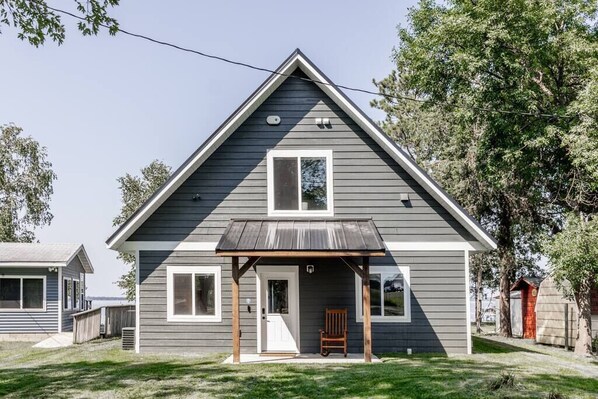 Exterior - Shoreside 4b/4b walkout retreat with perfect sand (Otto Township)