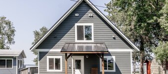 Shoreside 4b/4b walkout retreat with perfect sand