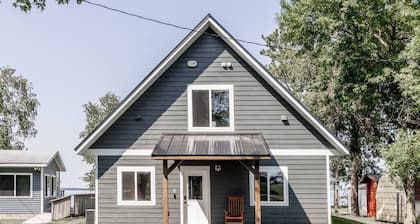 Shoreside 4b/4b walkout retreat with perfect sand