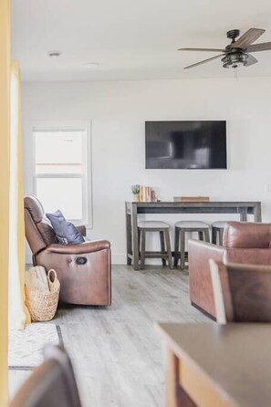 TV - Shoreside 4b/4b walkout retreat with perfect sand (Otto Township)