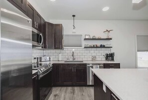 Fridge, microwave, oven, stovetop - Shoreside 4b/4b walkout retreat with perfect sand (Otto Township)