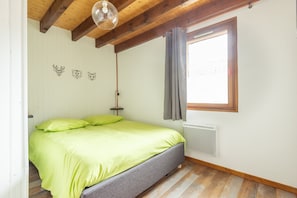 2 bedrooms, iron/ironing board, free WiFi