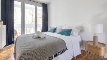 2 slaapkamers, een strijkplank/strijkijzer, gratis wifi, beddengoed