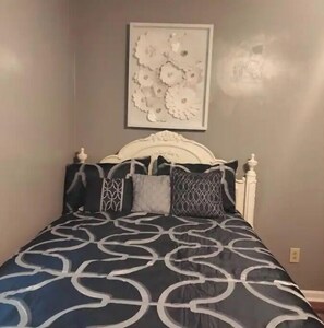 3 bedrooms, WiFi - Camelot, 3B 2BA, corner lot home in culdesac (Chesapeake)
