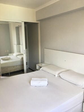 2 bedrooms, free WiFi, bed sheets - Flat by the sea (Fortaleza)