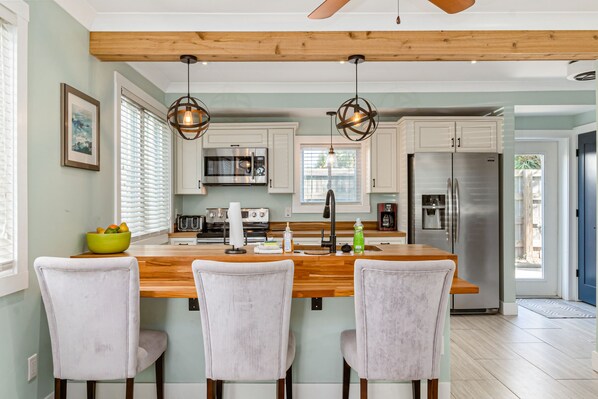 Fridge, microwave, oven, stovetop - Beautiful downtown Melbourne Beach renovated apartment one block from the beach! (Melbourne Beach)