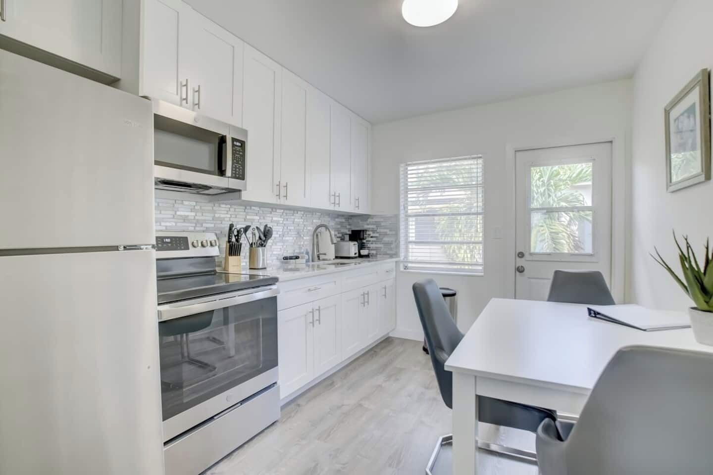 冰箱、微波炉、烤箱、炉灶