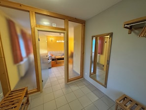 Interior - Spacious vacation apartment with a beautiful covered terrace in a huge garden. (Herxheim bei Landau (Pfalz))