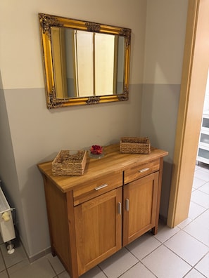 Interior - Spacious vacation apartment with a beautiful covered terrace in a huge garden. (Herxheim bei Landau (Pfalz))