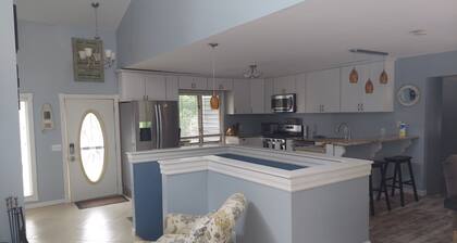 Welcome to Hot Tub Heaven! Enjoy resort-like vibes and create new memories!