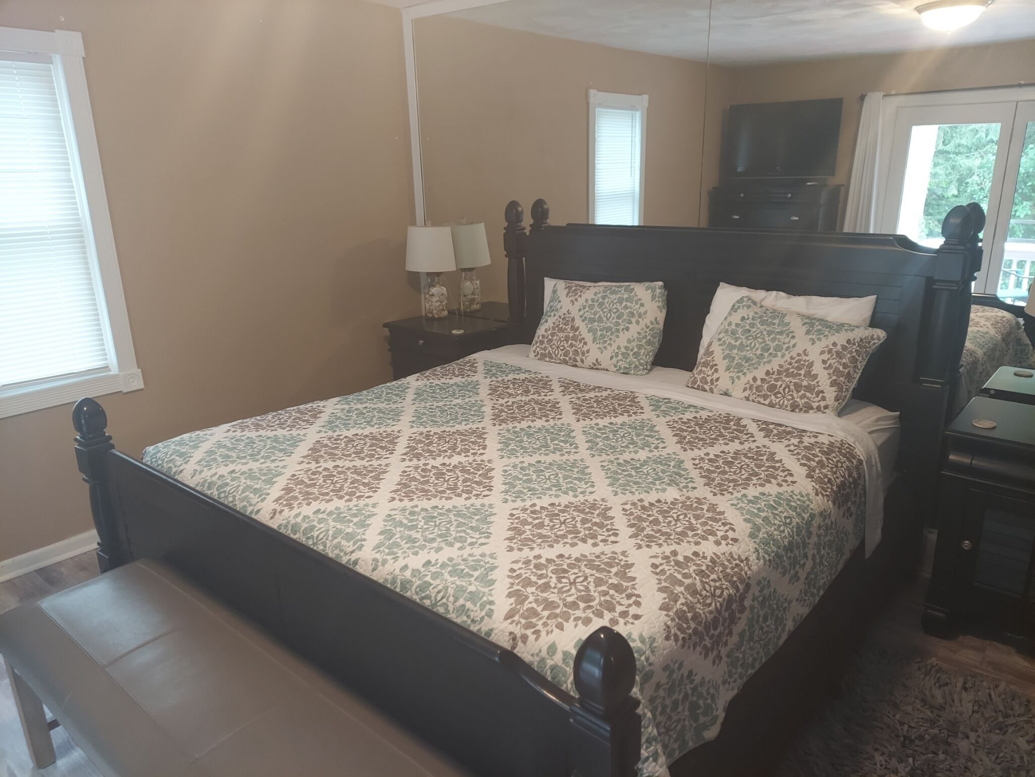 4 bedrooms, desk, travel cot, free WiFi