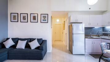 Smart TV, DVD player, stereo