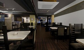 Restaurant - Treebo Maharaja Residency Family Hotel (Jaipur)