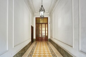 Property entrance - Fabrizio's Rooms (Rome)