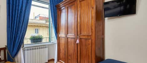Quadrupla Classic | Copriletto in piuma, minibar con snack e bevande gratuite