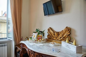 Dining - Fabrizio's Rooms (Rome)