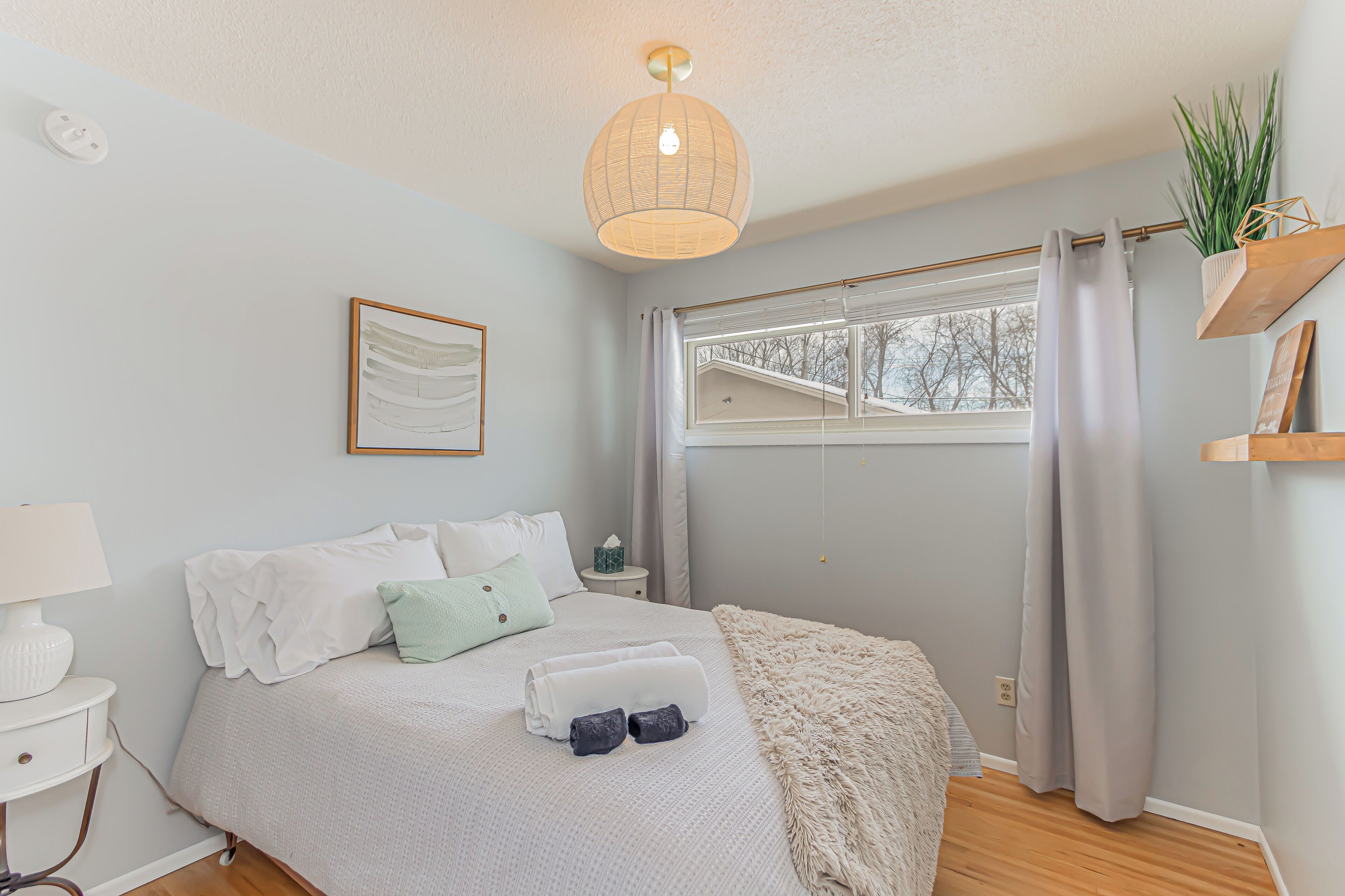 4 bedrooms, desk, iron/ironing board, free WiFi