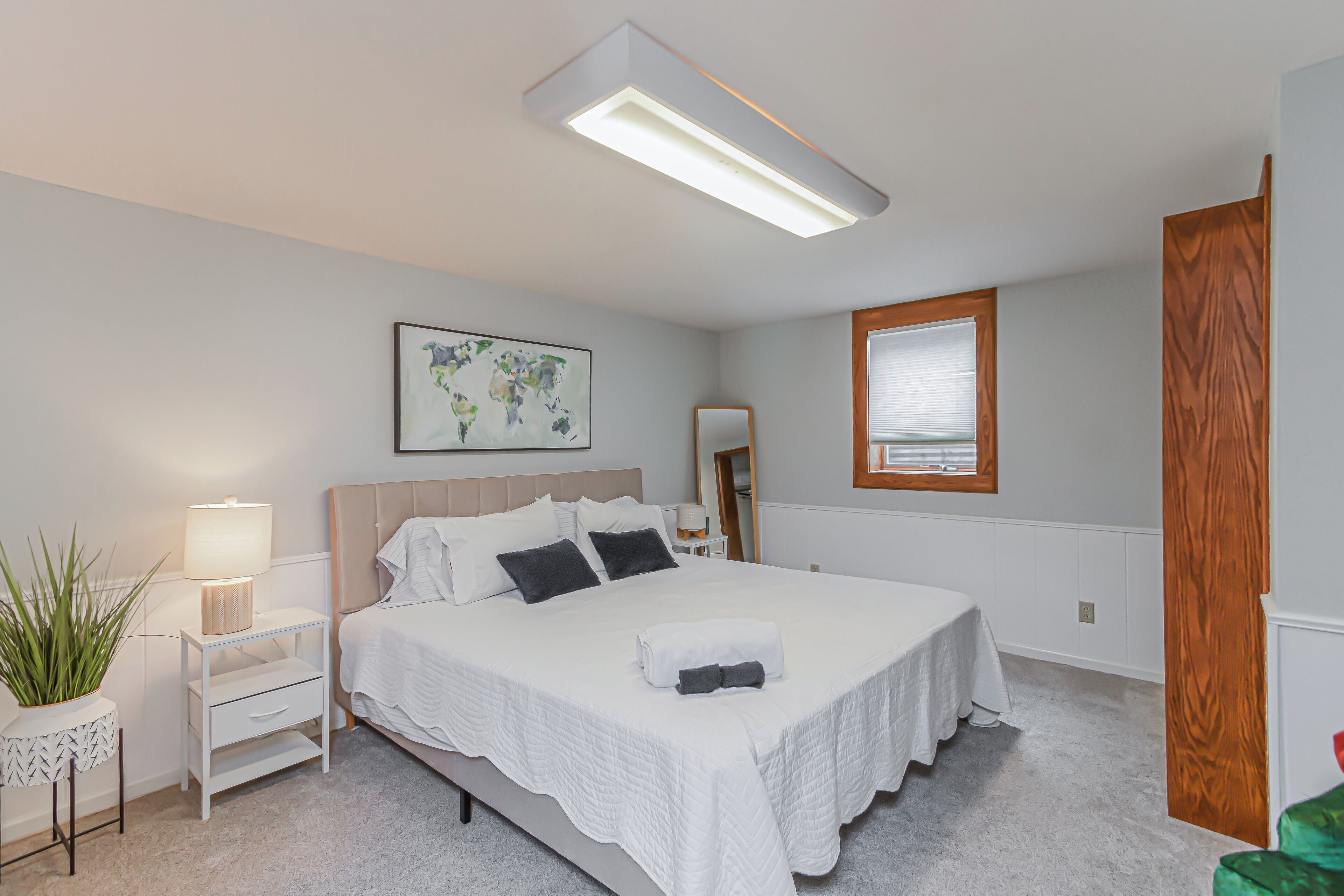 4 bedrooms, desk, iron/ironing board, free WiFi