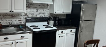 Cozy 1BR Apt Minutes From Skyline Drive!!