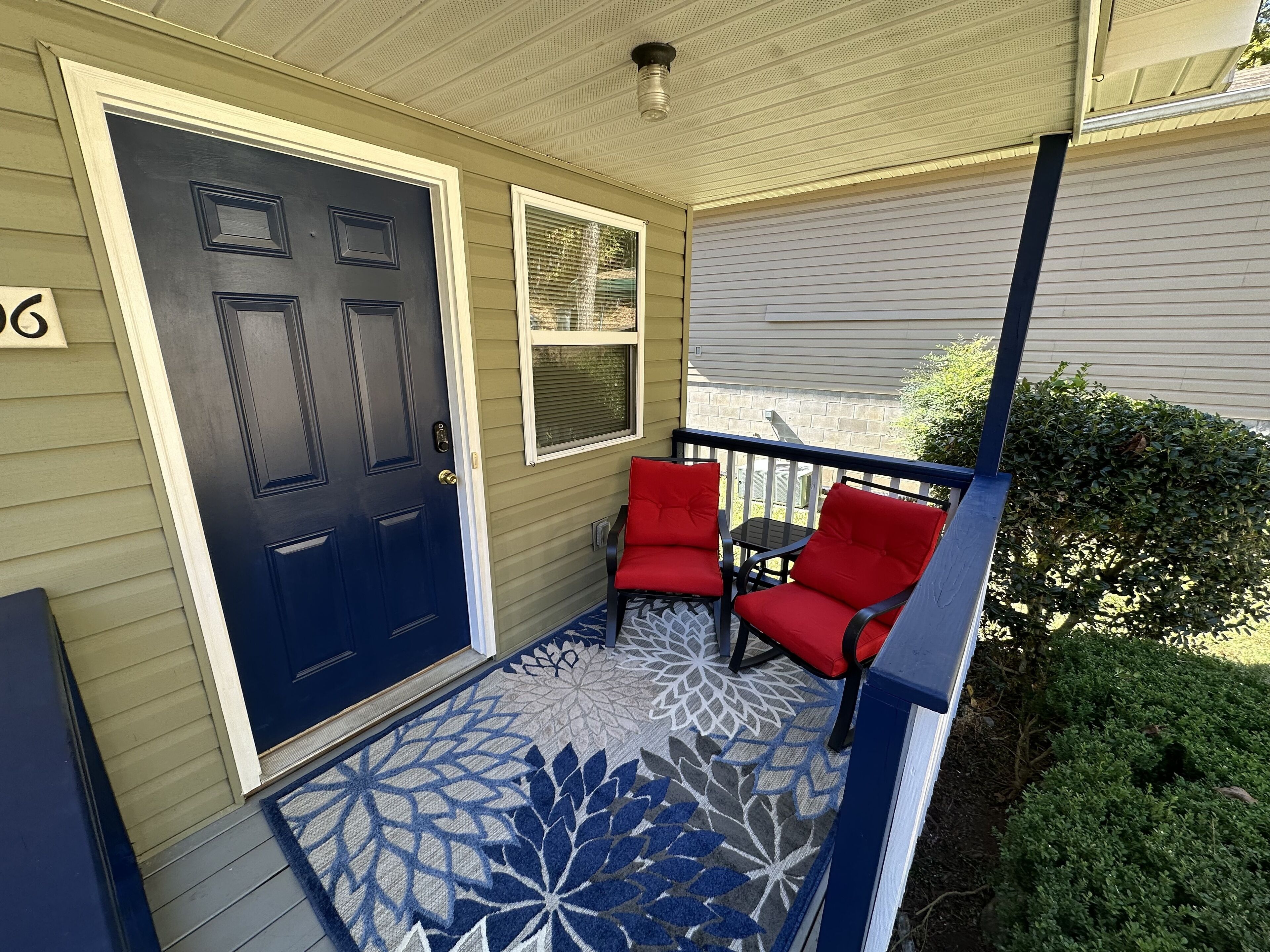 Cute 3 bedroom, 1 bath home less than 5 minutes from downtown.