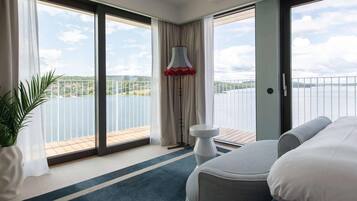 Minibar, in-room safe, iron/ironing board, free WiFi