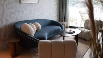 Minibar, in-room safe, iron/ironing board, free WiFi