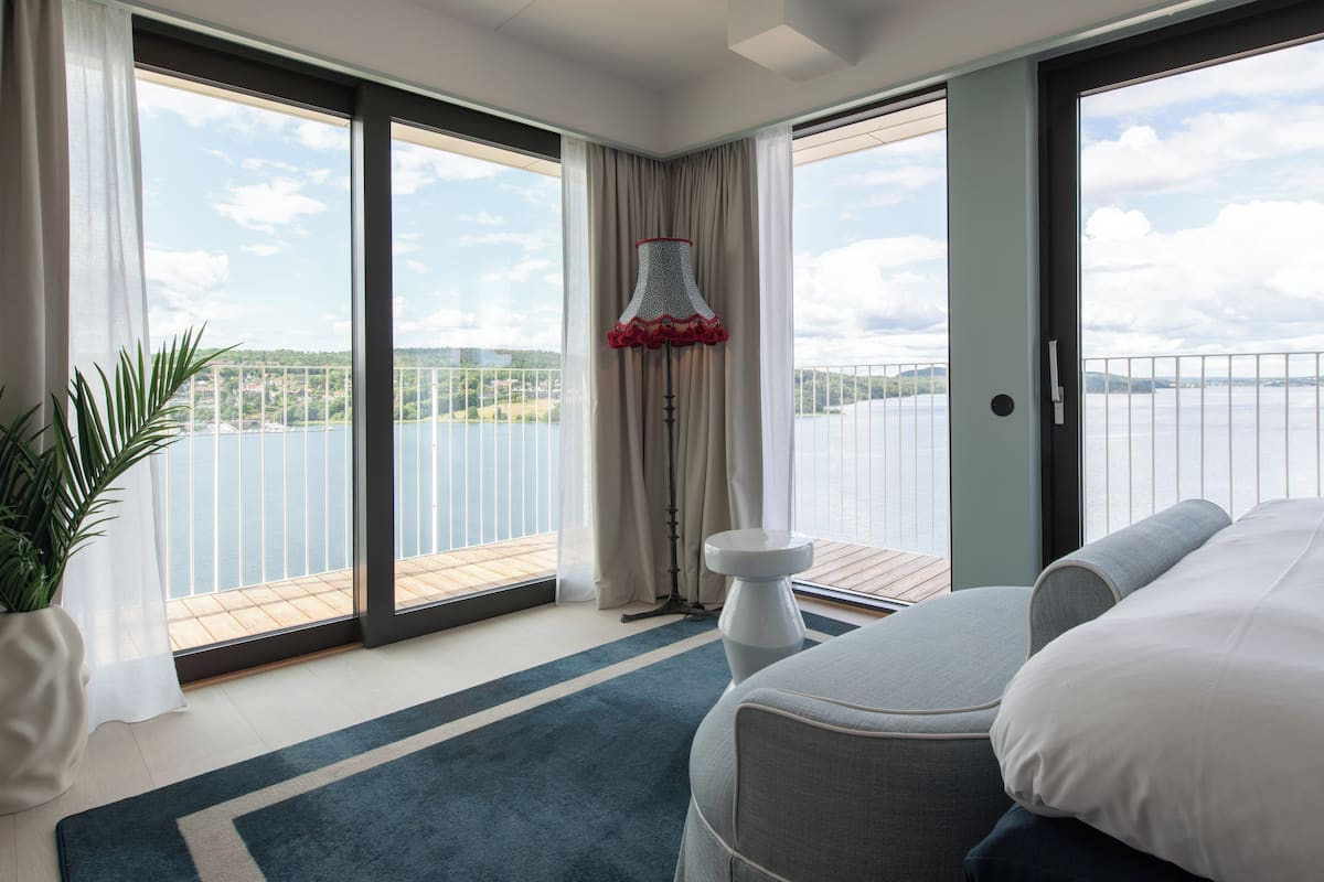 Suite, en front de mer | Minibar, coffres-forts dans les chambres, fer et planche Ă repasser
