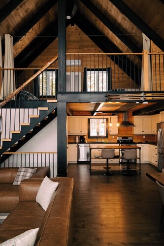 Chaleureux Chalet - Chalet en bois rond dans le Coeur de Charlevoix
