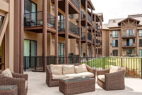 Newly renovated 2nd floor condo with pool, hot tub and in home laundry