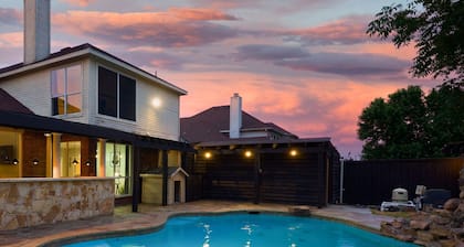 Prestigious 5BR/3.5B Home with Pool, Sauna, Game Room & Bar