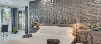 Prestigious 5BR/3.5B Home with Pool, Sauna, Game Room & Bar