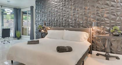 Prestigious 5BR/3.5B Home with Pool, Sauna, Game Room & Bar