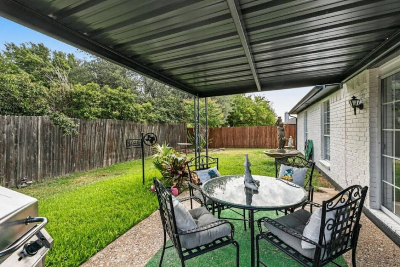 屋外ダイニングエリア