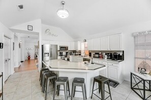 Fridge, microwave, oven, stovetop - Welcome to my relaxing Home. Sleeps up to 6 Guest 
3/2 Keller Watauga TX 76148 (Watauga)