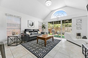 Smart TV, fireplace - Welcome to my relaxing Home. Sleeps up to 6 Guest 
3/2 Keller Watauga TX 76148 (Watauga)