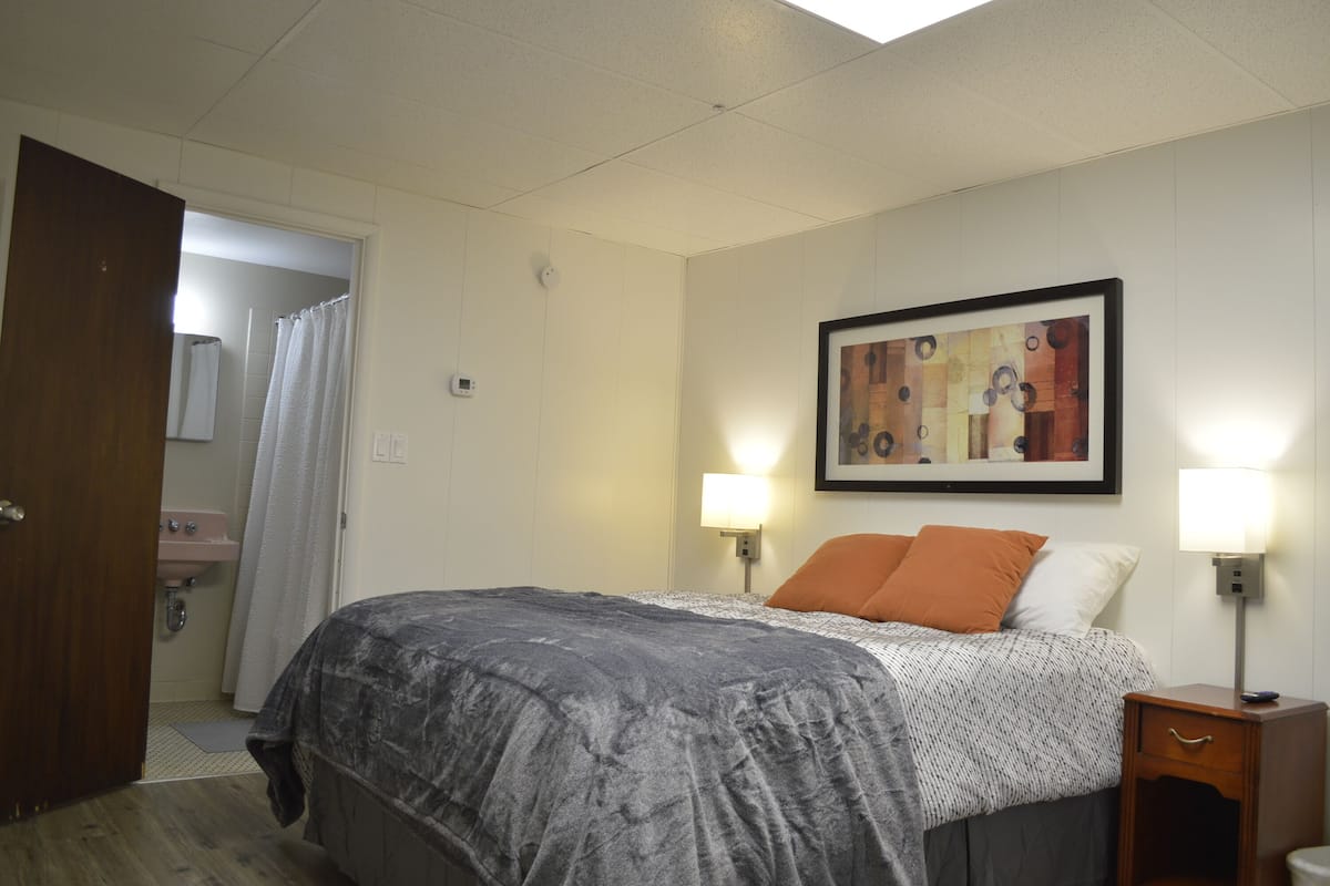 Down comforters, blackout drapes, free WiFi, bed sheets