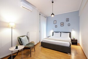 4 dormitorios, tabla de planchar con plancha, cuna de viaje