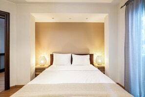 6 chambres, fer et planche à repasser, lit de bébé portatif