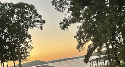 Lake Tillery Waterfront Home, Relax w Private Dock ~ Amazing Sunsets