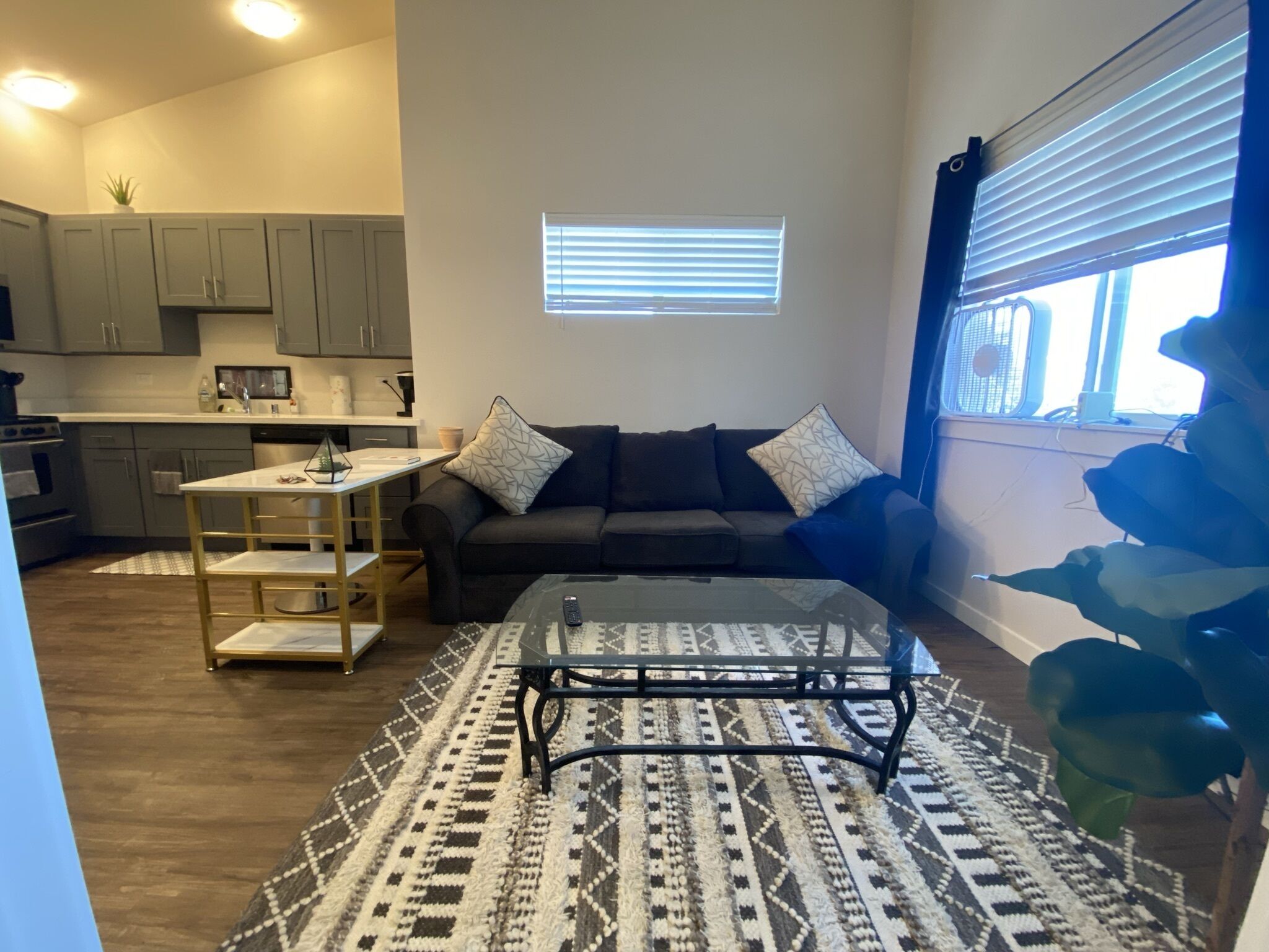 Charming Top Floor Condo w/ Convenient Freeway Access